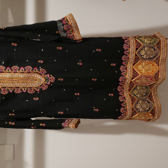 Indian suit - Picture 3 of 8